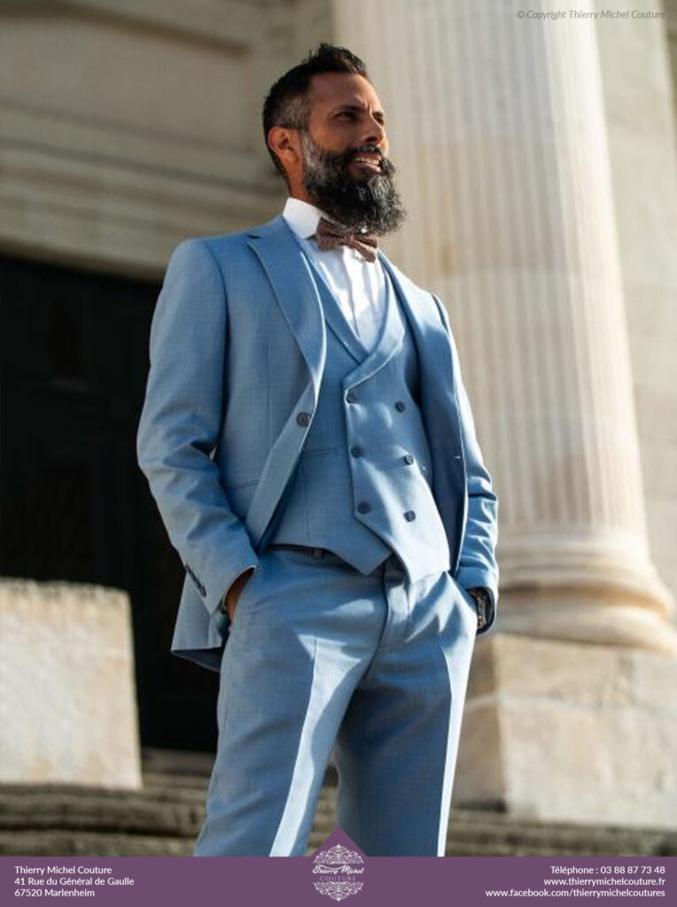 C004 | Bleu | Taille 52/54/60 | 350&euro;