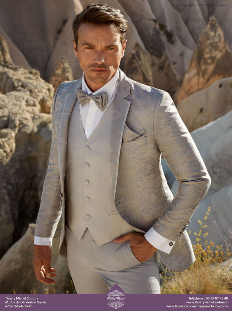 C014 | Gris clair | Taille 52/56/58 | 450&euro;